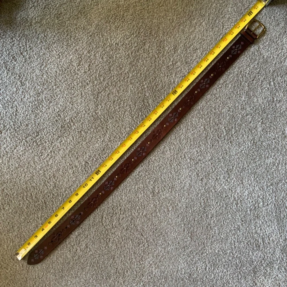 Liz Claiborne - Leather Belt With Colored Embossed Design & Decorative Rivets - Picture 7 of 10